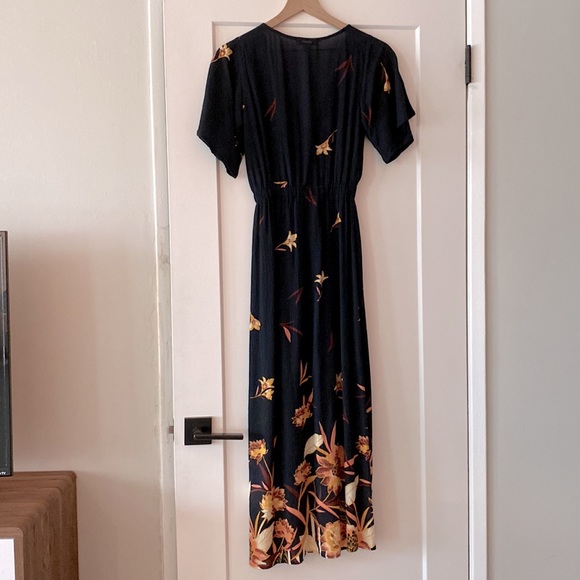 Billabong Floral Flutter Sleeve Dress - Picture 8 of 11